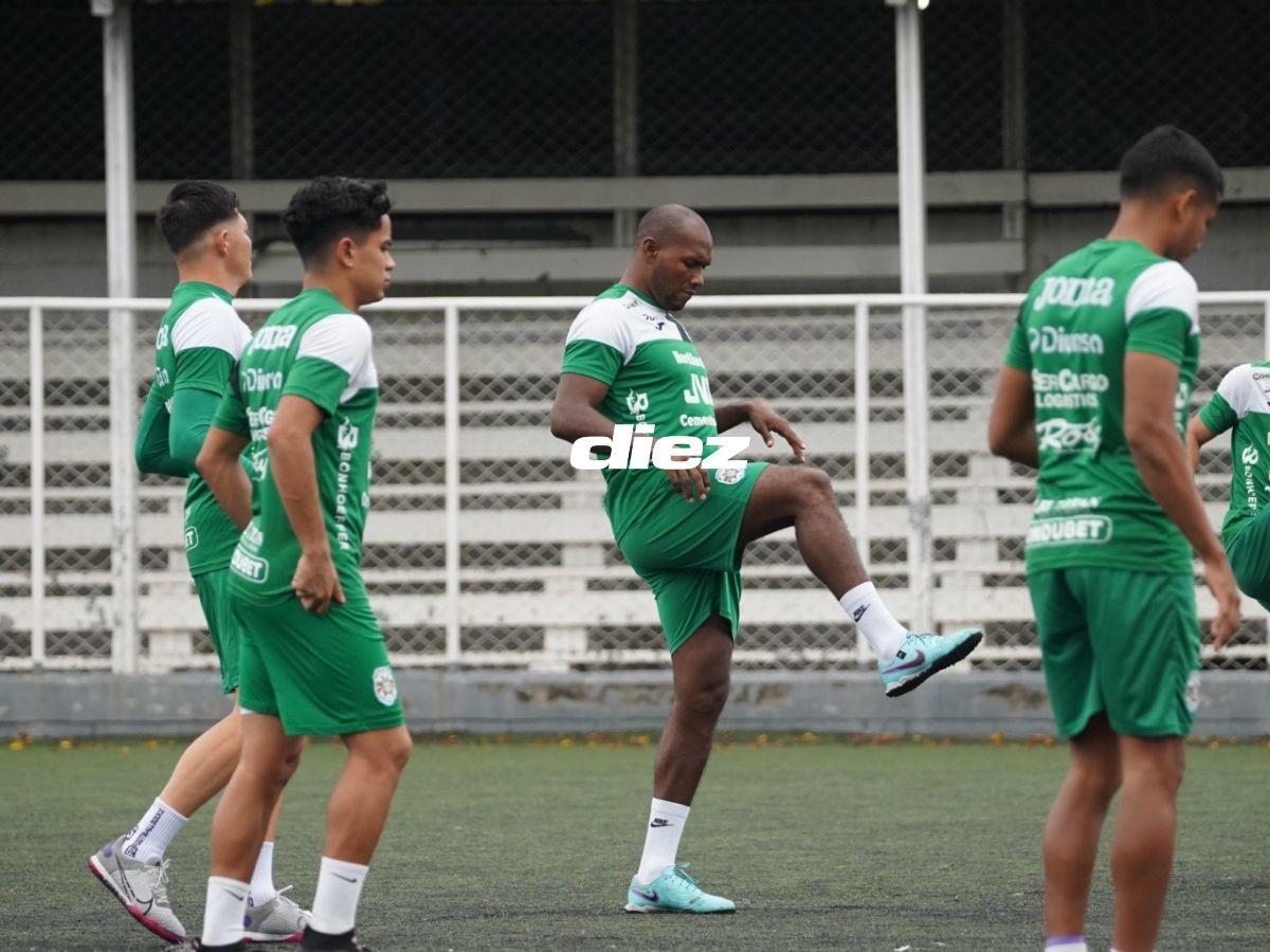 Sorpresa en el entreno de Marathón y así fue el recibimiento del nuevo fichaje verdolaga: ¡curioso look!