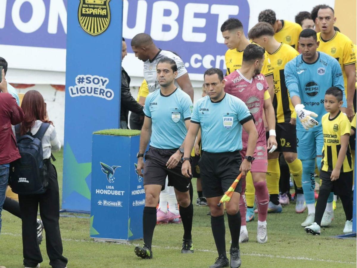 Zafarrancho entre Real España-Motagua, chica del ciclón enamora, argentino sorprende y el frío se apoderó en el Morazán