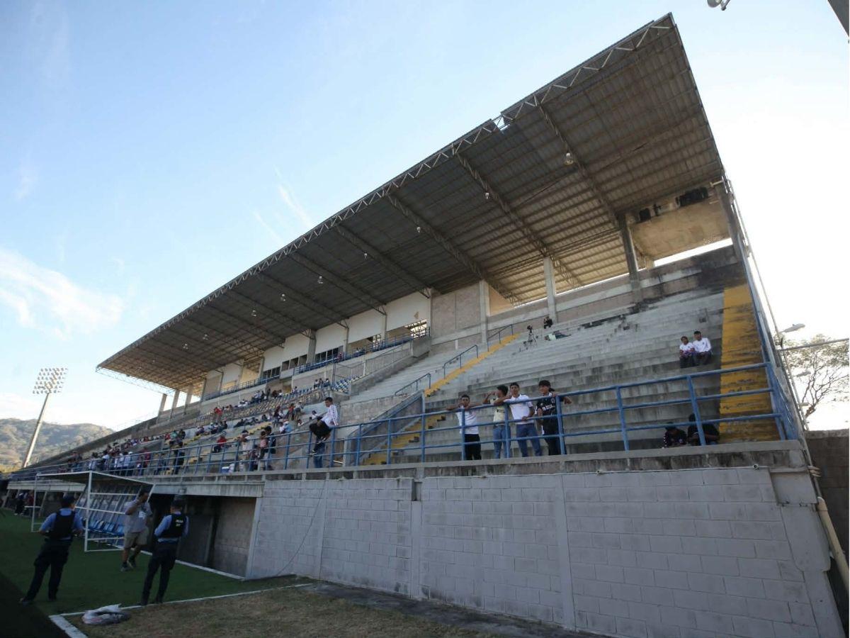 ¿Quién es el chele que debutó con Olimpia? Notición en el león antes de visitar al América y las dos nenas de azul que enamoraron