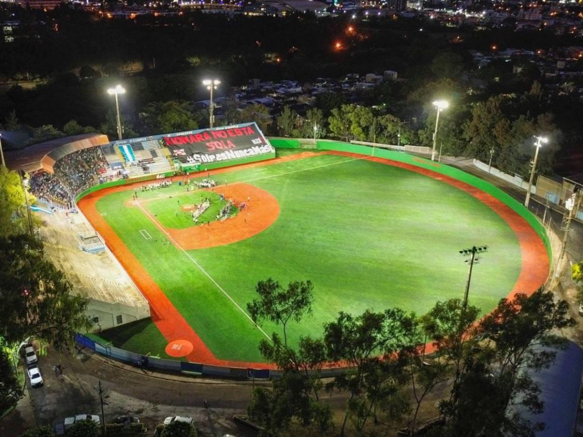 ¡Una mesa de billar! Así quedó el estadio “Chochi” Sosa de Tegucigalpa tras ser reinaugurado en un ambientazo