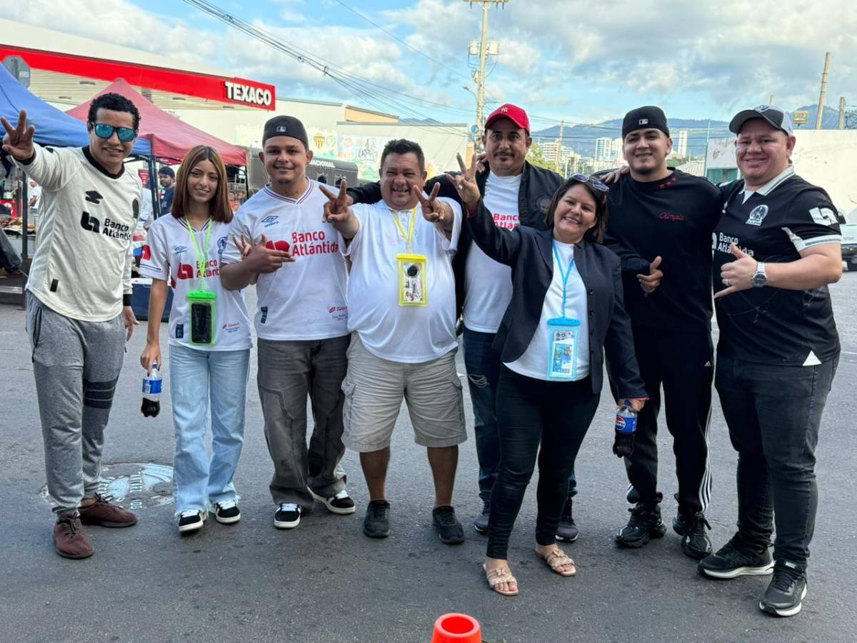 Aficionada se lleva las miradas, lindas fanáticas y la camisa que todos valoran en el Olimpia vs Alajuelense