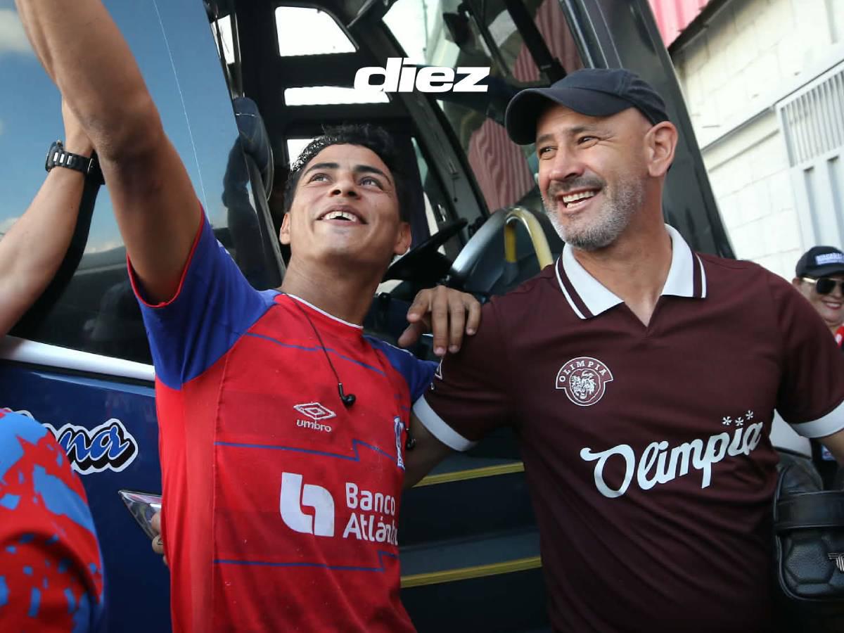 Recibieron con mucha alegría a Eduardo Espinel, técnico del Olimpia, a su llegada a Comayagua.