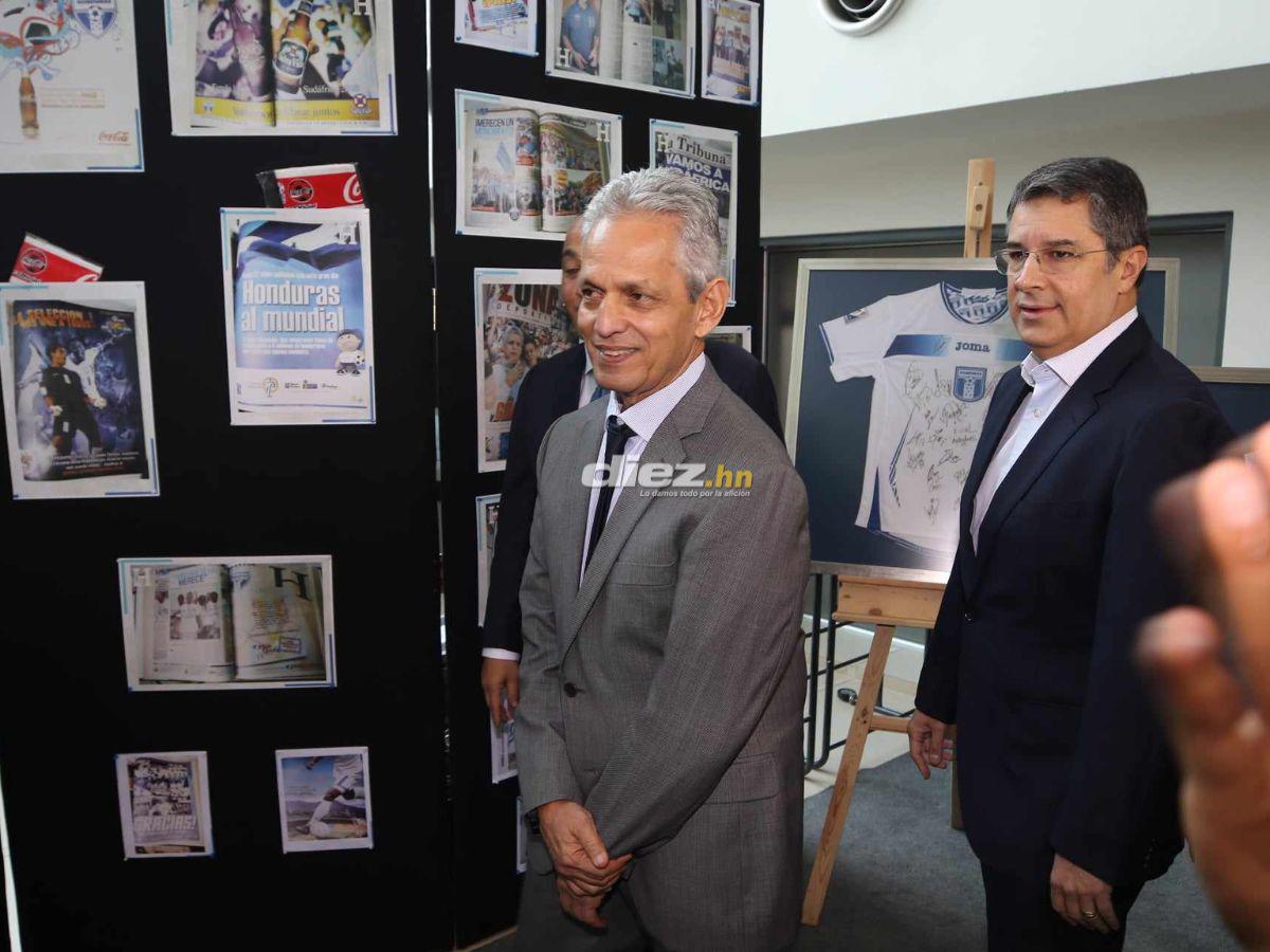 Ovación total a Reinaldo Rueda, el show de Polache, el exjugador que acompañó al DT de Honduras y el curioso obsequio al cafetero