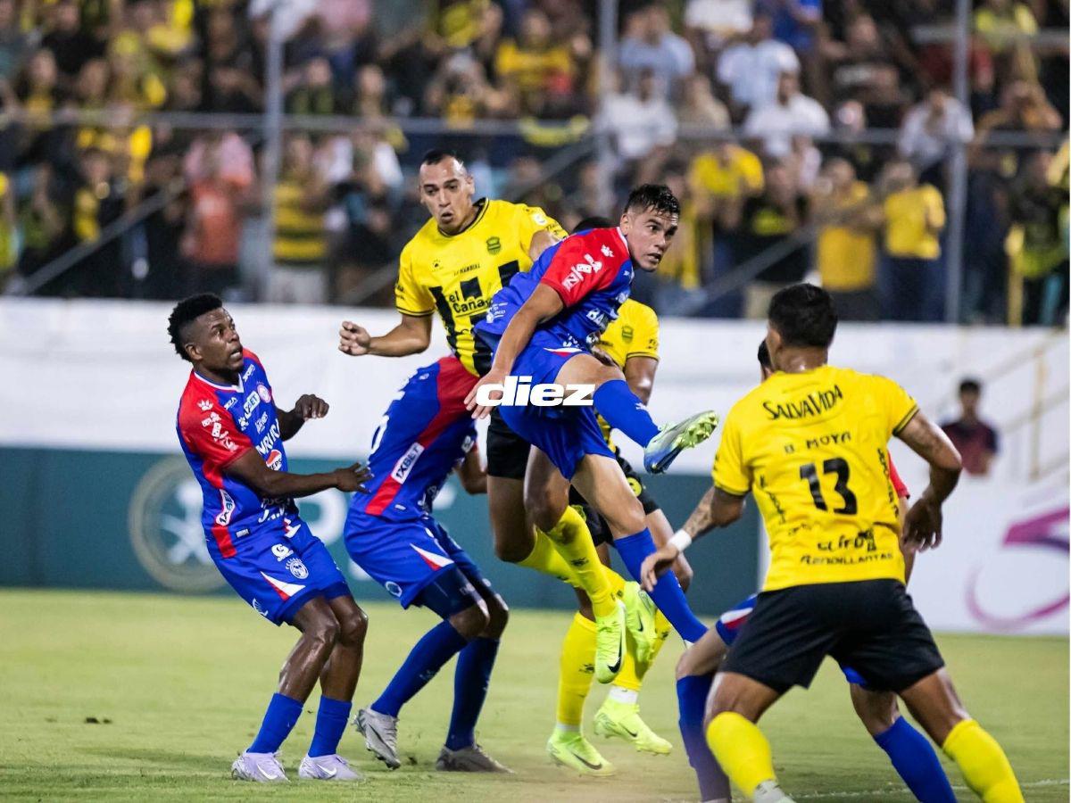 Amargura en Real España, el impresionante tifo, curioso beso que nadie vio y la locura de los hinchas del Xelajú