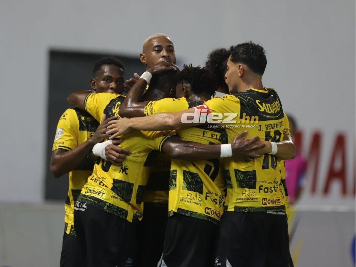 Afición del Real España sorprende con gigantesca manta, Blackburn silenció el Morazán y las bellas chicas