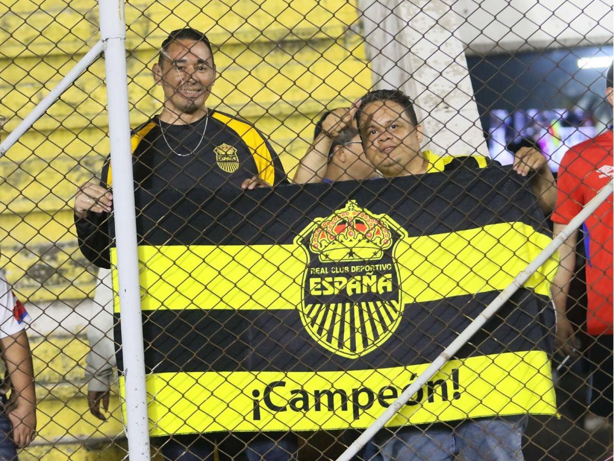 Afición sorprendió a Edwin Rodríguez, derroche de bellezas y tremendo festejo de Olimpia por una nueva final en Honduras