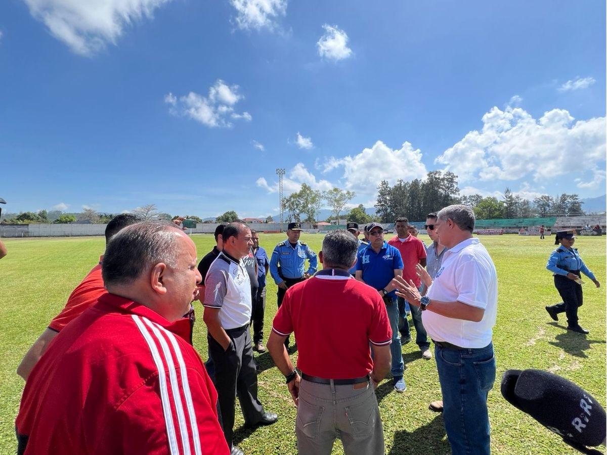 ¡Hoy se juega la finalísima de ida! Así está la grama del Estadio Roberto Martínez tras torrencial aguacero