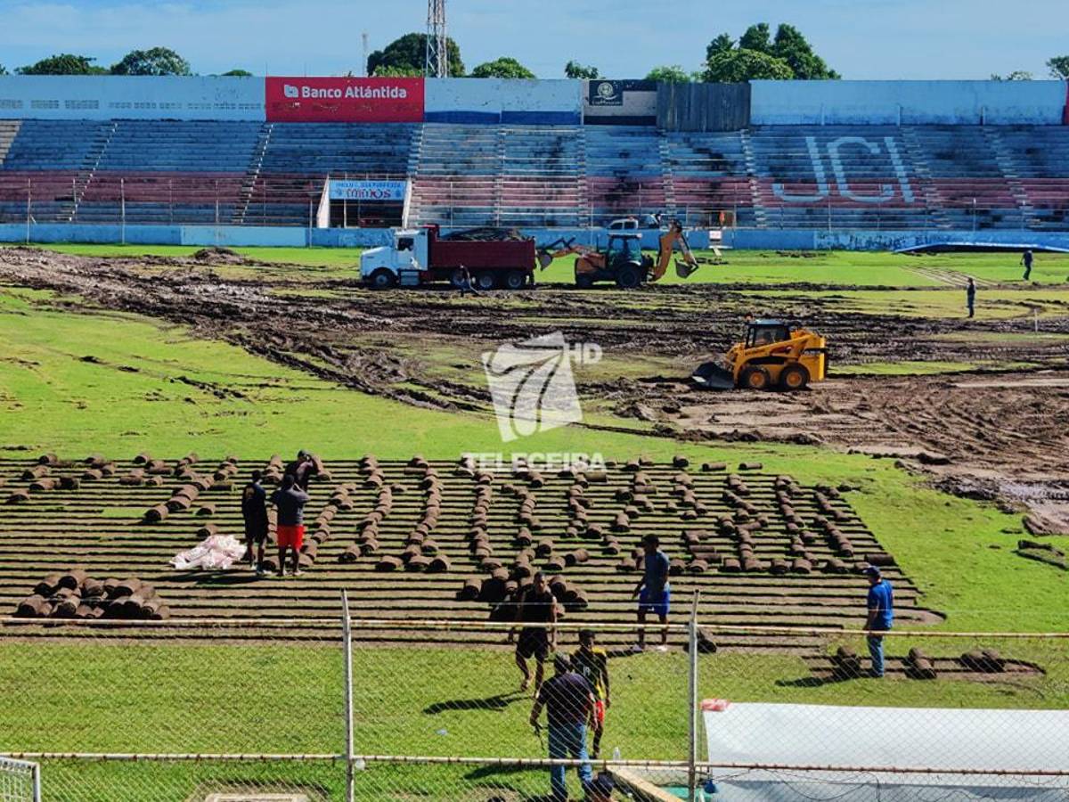 Así avanzan los trabajos de cambio de grama en el estadio Municipal Ceibeño ¿Cuánto es la inversión?