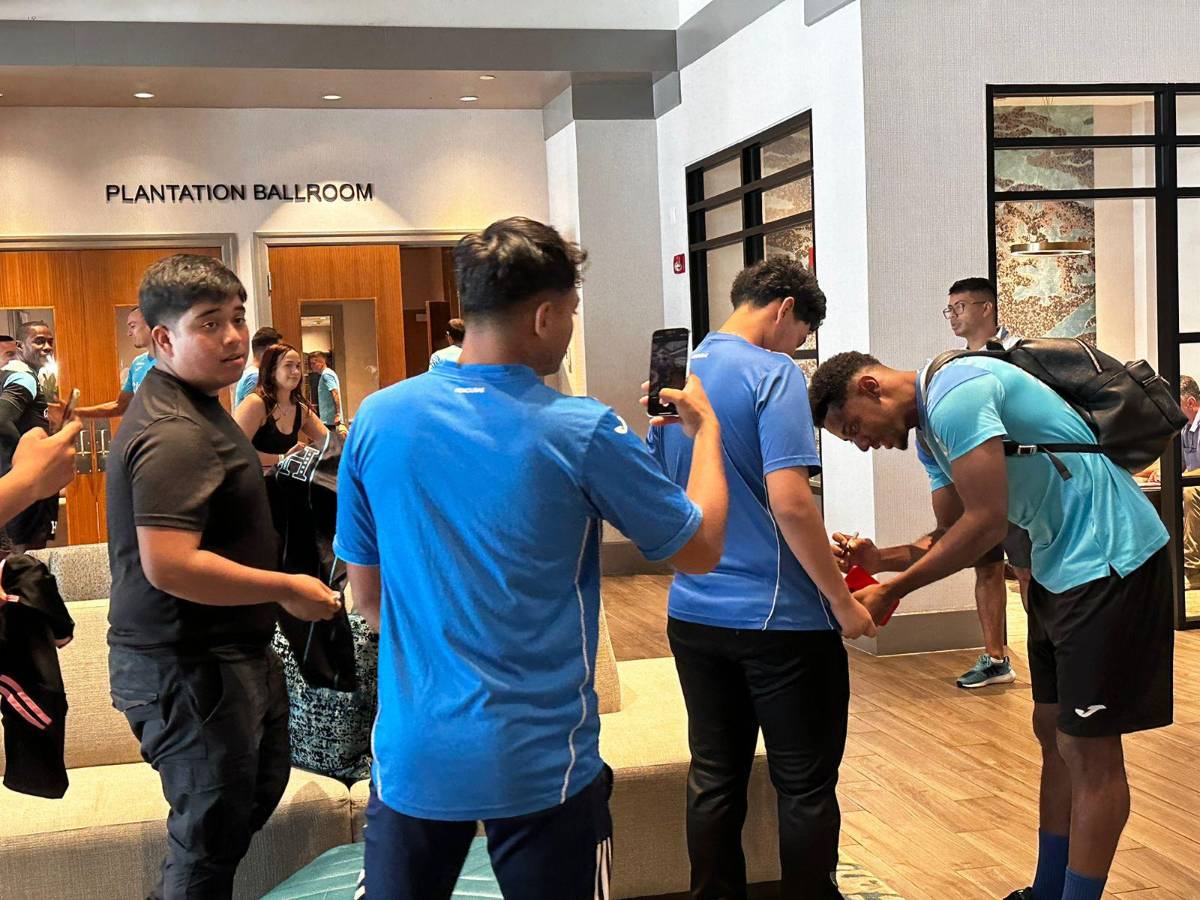 Choco Lozano y David Ruiz, los más buscados por la afición, Luis Palma se sumó a la Selección y hubo visita especial