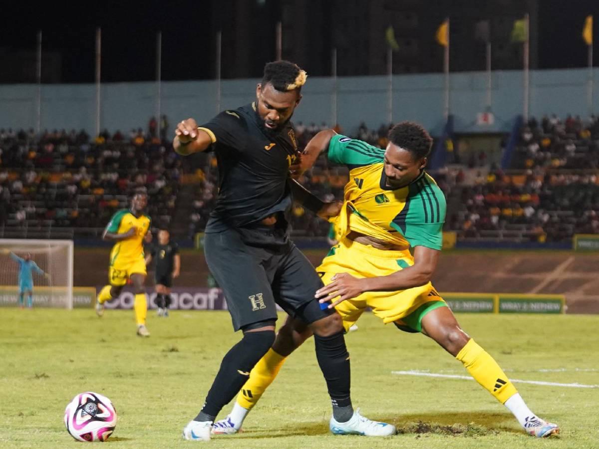 Prensa de Honduras celebra el boleto a cuartos de final en Nations League y también hay críticas: “hubo penal clarísimo para Jamaica”
