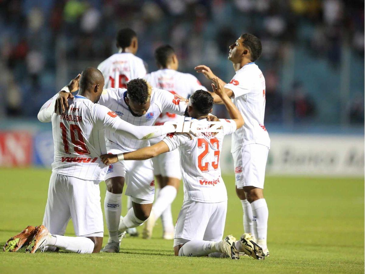 No se vio en TV: ¡infierno blanco en el Nacional! Así festejó Olimpia su reinado de las vueltas regulares del Apertura