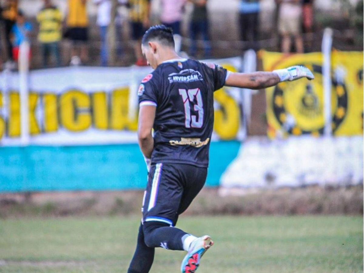 Polémica: portero en Honduras es acusado de amañar partidos y su equipo le rescinde el contrato en Liga de Ascenso