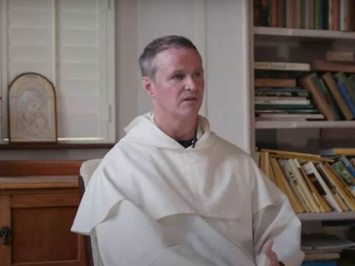 De jugar en el United a sacerdote: así cambió su vida y este fue su salario de futbolista: “a veces somos infelices”