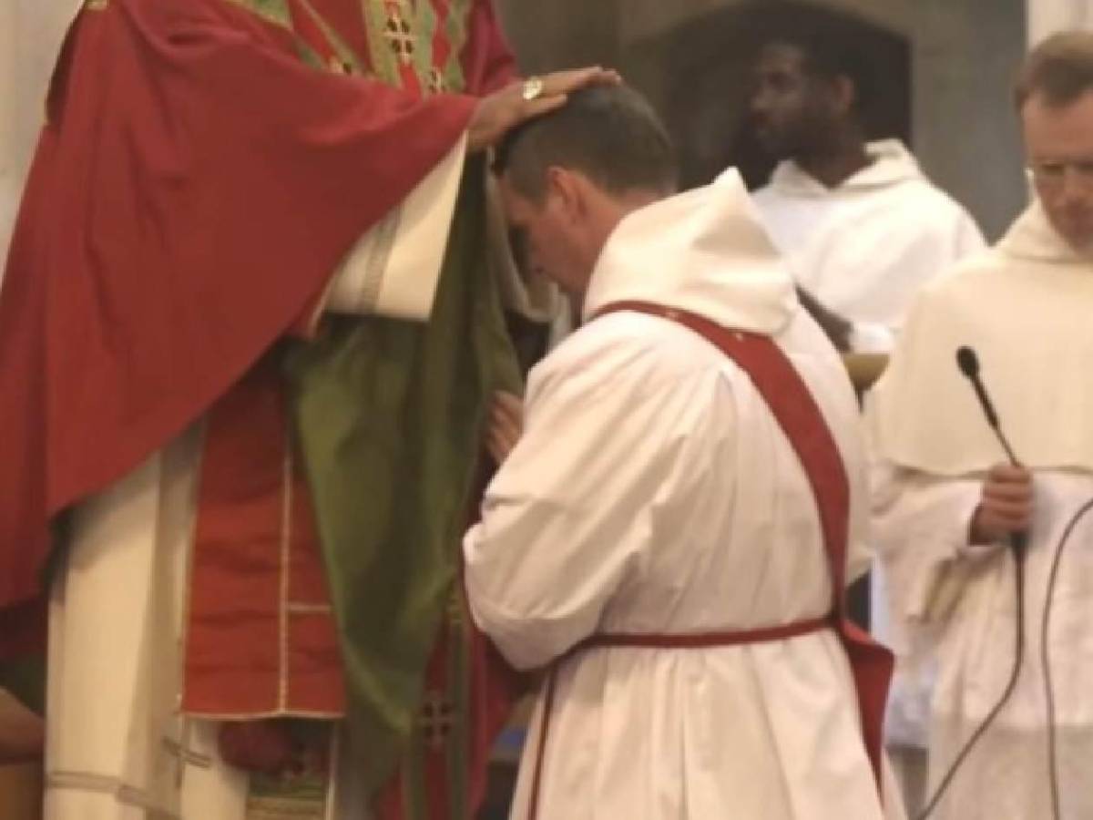 De jugar en el United a sacerdote: así cambió su vida y este fue su salario de futbolista: “a veces somos infelices”