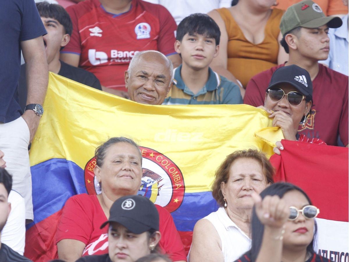 ¿Quién es la bella fotógrafa? Amargura del Independiente, llenazo en Siguatepeque, las 'creídas' y fiesta en el Choloma
