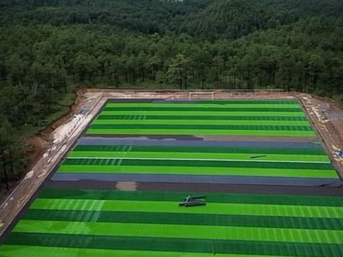 CONDEPOR avanza con la construcción de una cancha sintética en departamento de Lempira