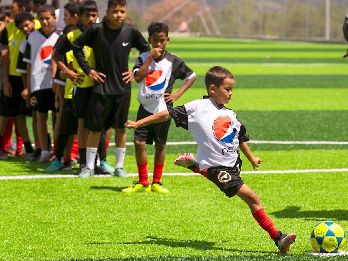 Las imágenes del nuevo mini-estadio en Yoro tras inauguración de CONDEPOR