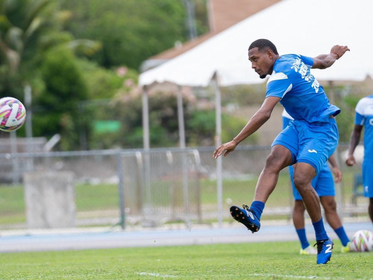 Selección de Honduras hizo el reconocimiento del estadio de Islas Caimán: así luce el pésimo engramillado