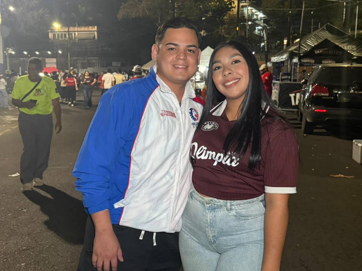 Regalo de la Ultra Fiel a los aficionados y largas filas: así se vive el Olimpia-Cartaginés