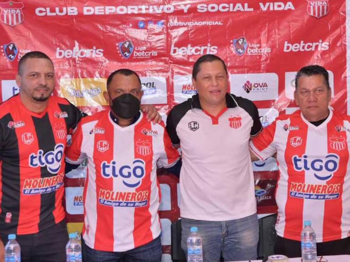 Jairo Martínez vive en conflicto con jugadores y cuerpo técnico del Vida.