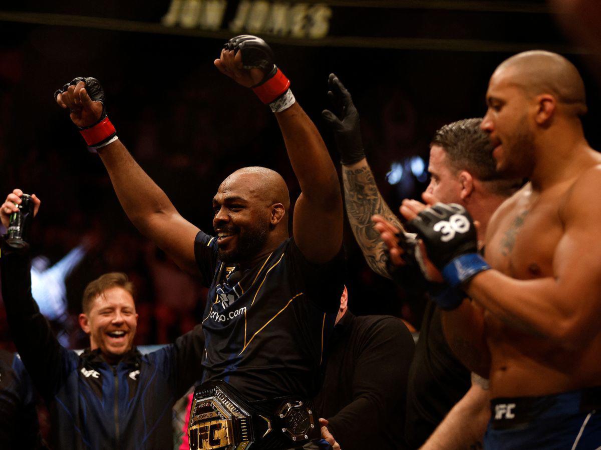 ¡Nuevo rey en la UFC! EL Estadounidense Jon Jones gana corona de los pesados ante Ciryl Gane