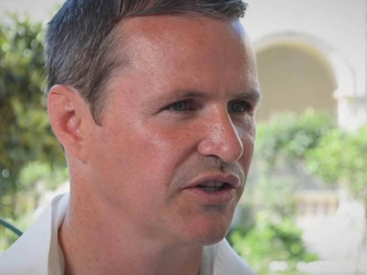 De jugar en el United a sacerdote: así cambió su vida y este fue su salario de futbolista: “a veces somos infelices”