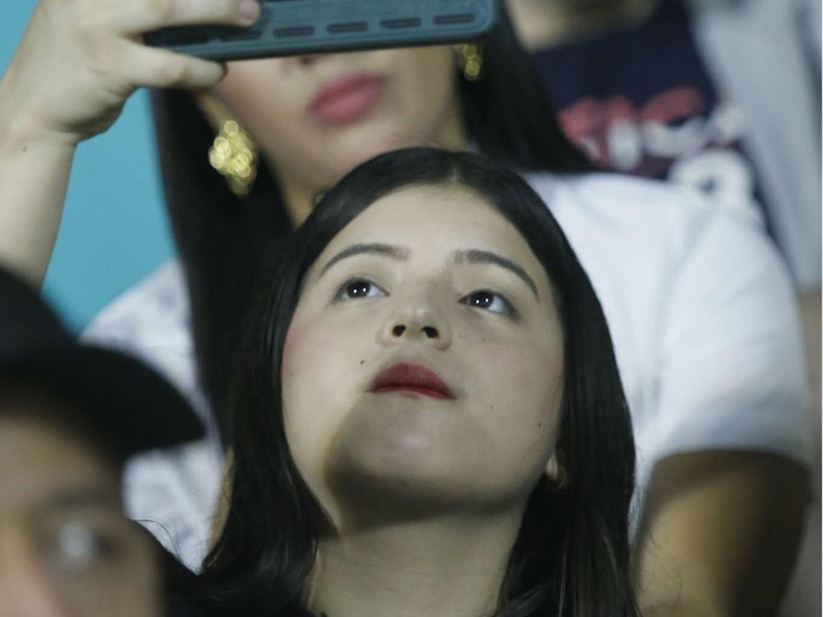 Bronca de aficionados con jugador de Real España afuera del Estadio Morazán y futbolistas aurinegros rompen en llanto