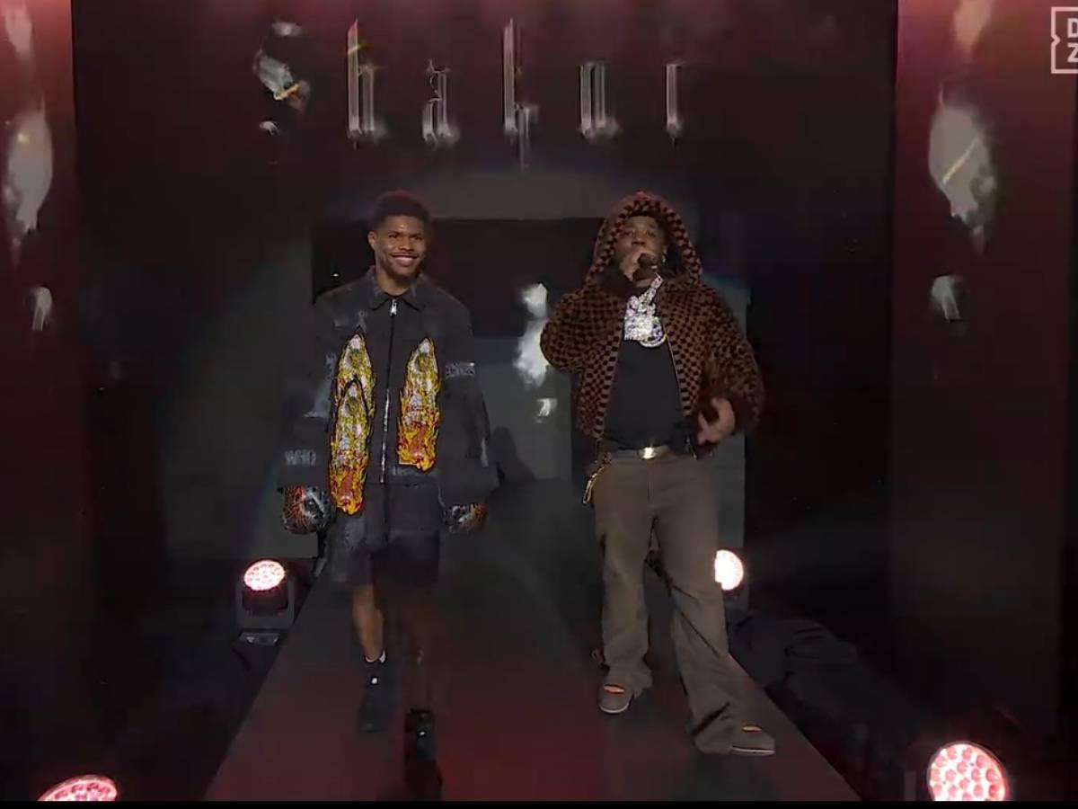 Entrada de Shakur Stevenson al ring para la pelea.