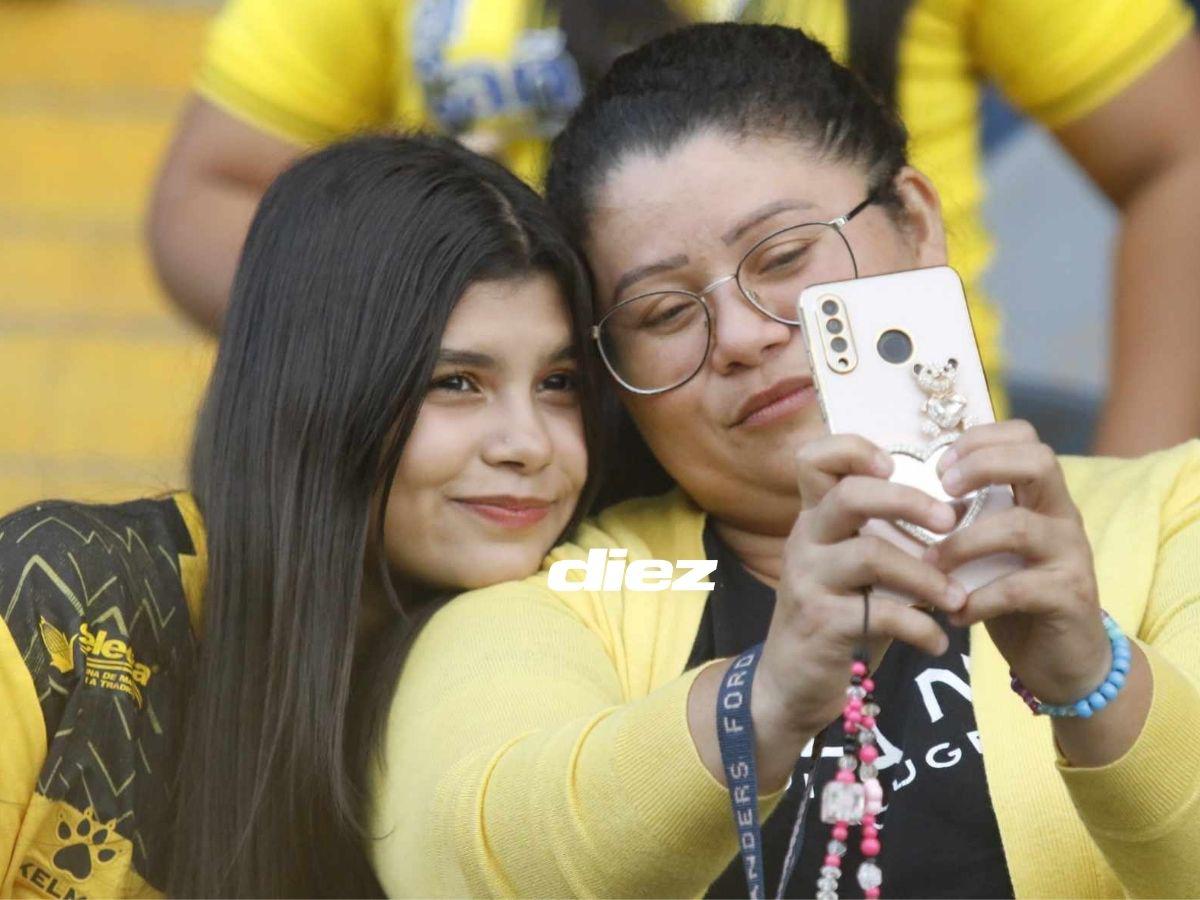 Los invitados especiales de Real España, captan hermosa luna, la pareja enamorada y Buba López fue sorprendido