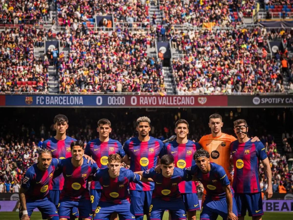 Tiene un salario de 14 millones y Hansi Flick no lo quiere ni ver: Barcelona desea venderlo y ya tiene una propuesta
