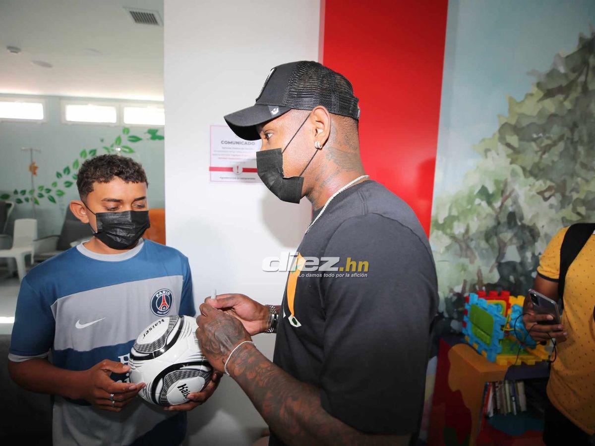 ¡Qué crack! El lindo gesto de Romell Quioto en la Fundación Hondureña para el Niño con Cáncer