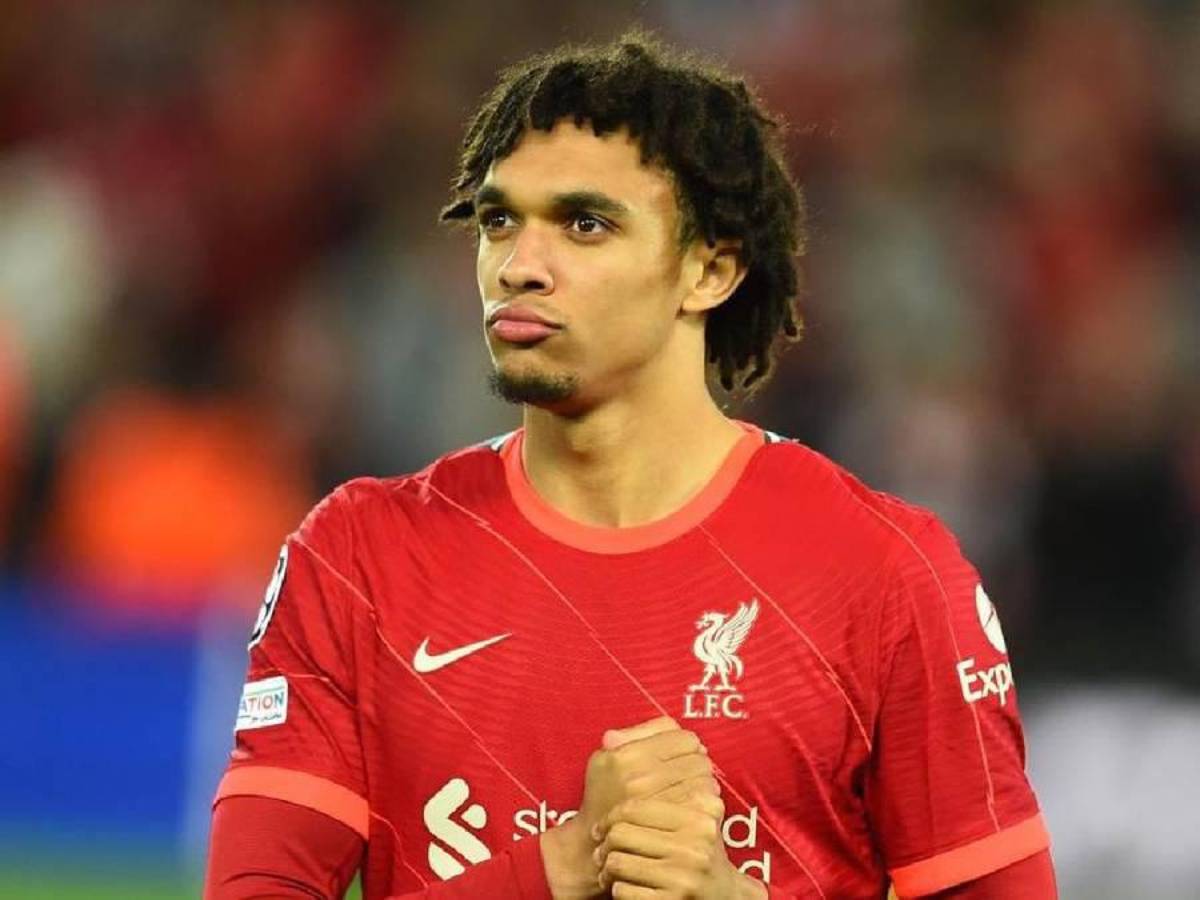 El calvario que vive futbolista del Liverpool por recibir acoso de una mujer: “Envía fotos obscenas”