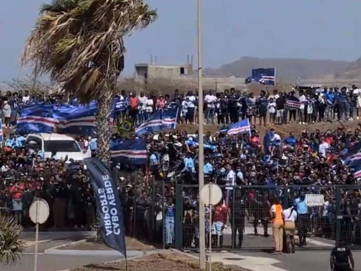 Vozinha aprovechó de su fama: así recibieron a Cabo Verde tras el histórico mundial