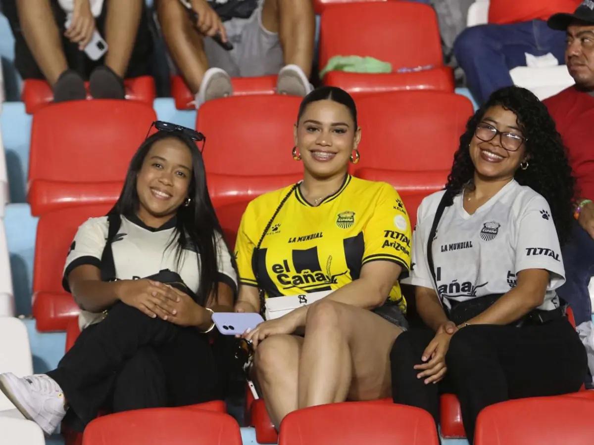 Motivo del enojo de Campos, infiltrado y Laura Meza ¿Con camisa de Olimpia?