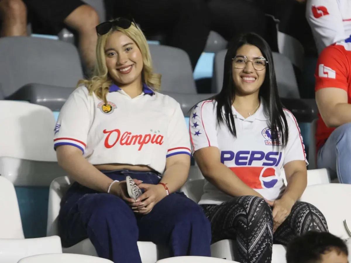 Motivo del enojo de Campos, infiltrado y Laura Meza ¿Con camisa de Olimpia?