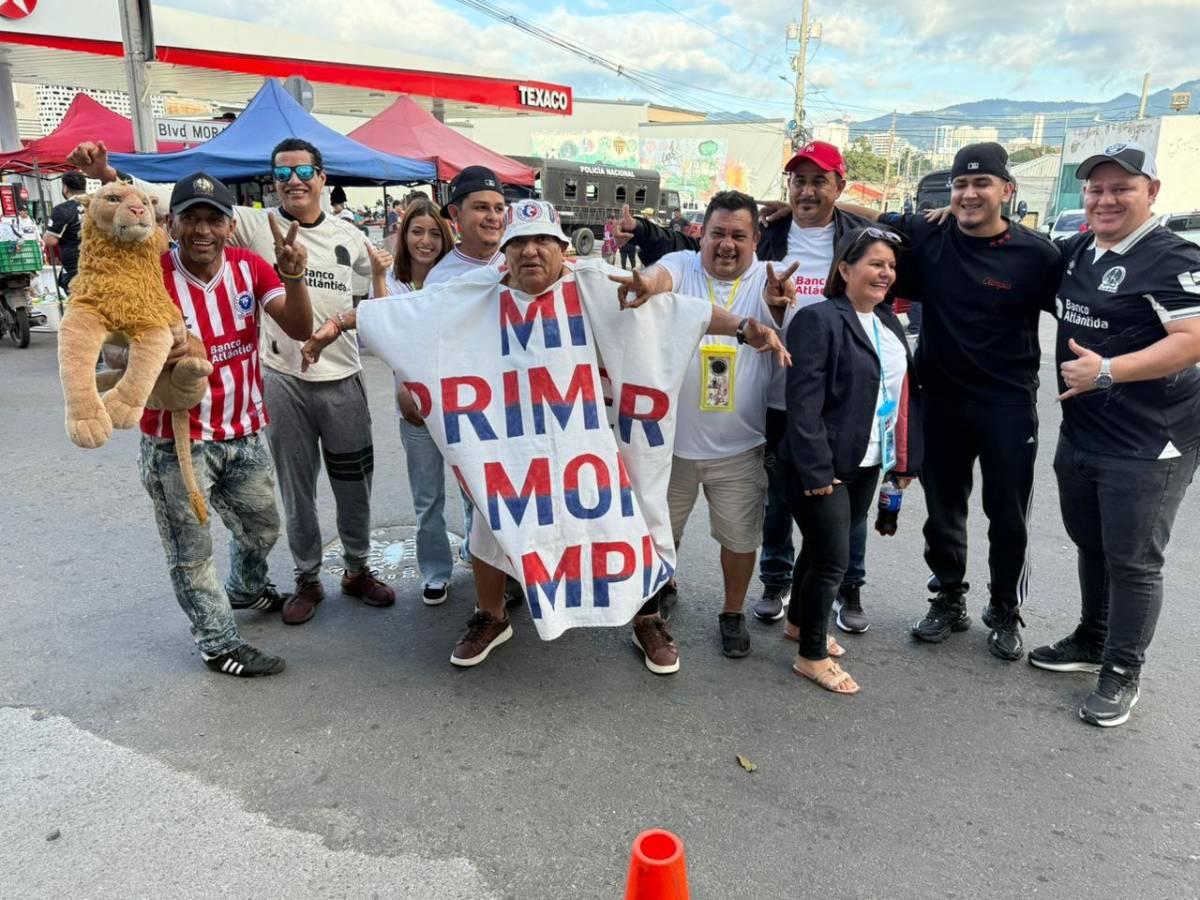 Aficionada se lleva las miradas, lindas fanáticas y la camisa que todos valoran en el Olimpia vs Alajuelense