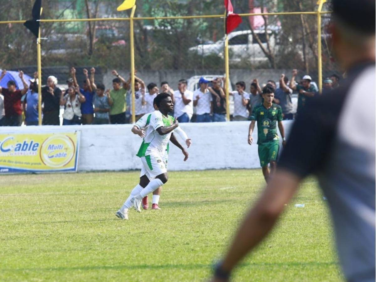 Jugador de Hondupino fue trasladado al hospital, chicas bellas y los infiltrados