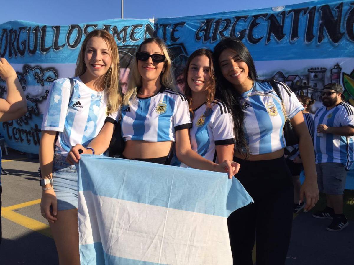 ¡Un espectáculo! La deslumbrante pasarela en el Argentina-Honduras: derroche de belleza en el Hard Rock de Miami