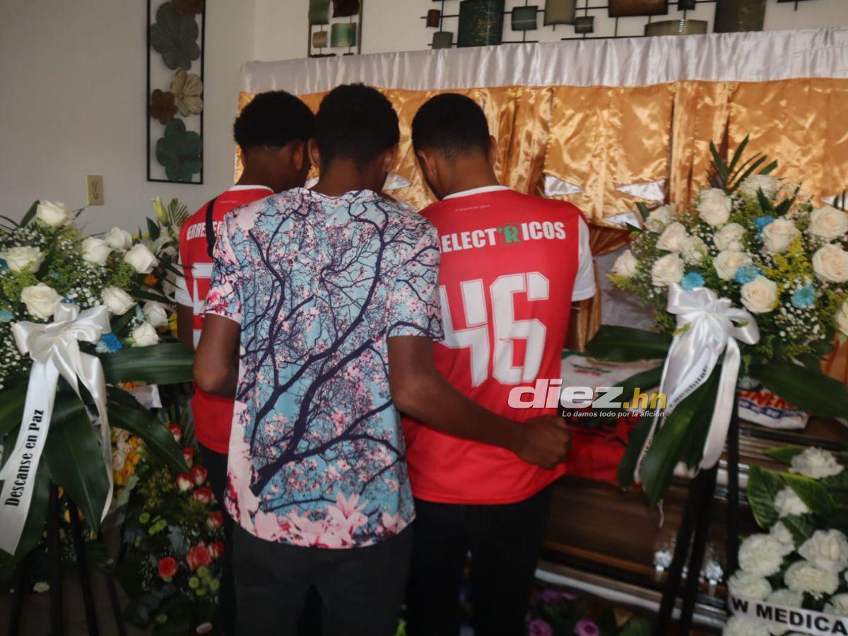 Llantos de “Rambo” de León con Ricardo Elencoff y hubo vuelta olímpica: el desgarrador adiós a Hermelindo Cantarero