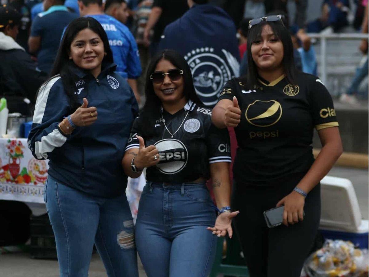 Marea Azul en el Nacional, infiltrados de Costa Rica, preciosa del Motagua captada y enmascarado sorprende