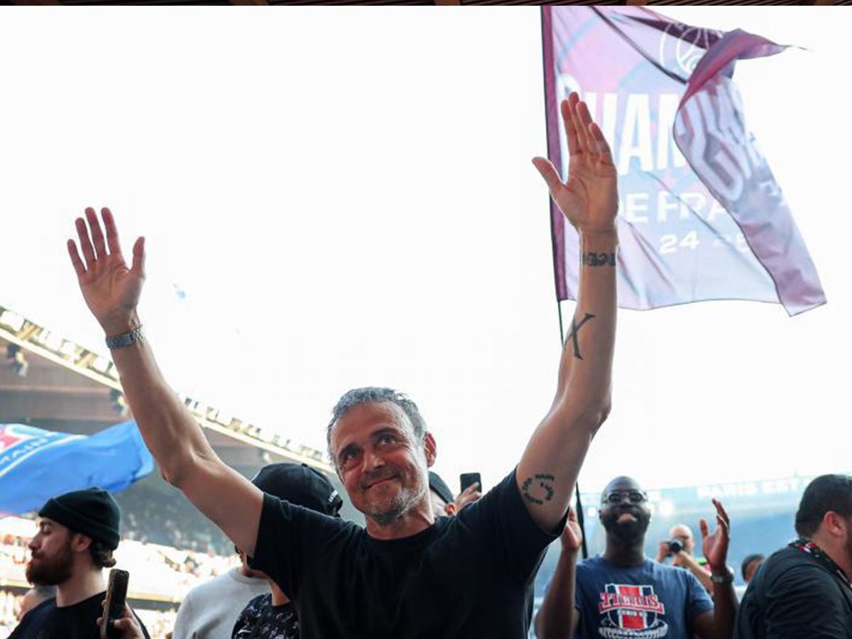 Besos, fiesta y Luis Enrique por los aires: PSG conquistó la Ligue 1 y así lo festejaron en la capital