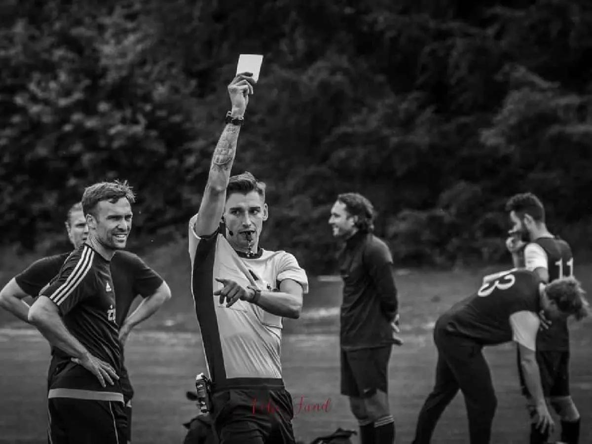 Árbitro que pidió matrimonio a su novio fue agredido de forma terrible, esto informa la policía y la decisión que tomó