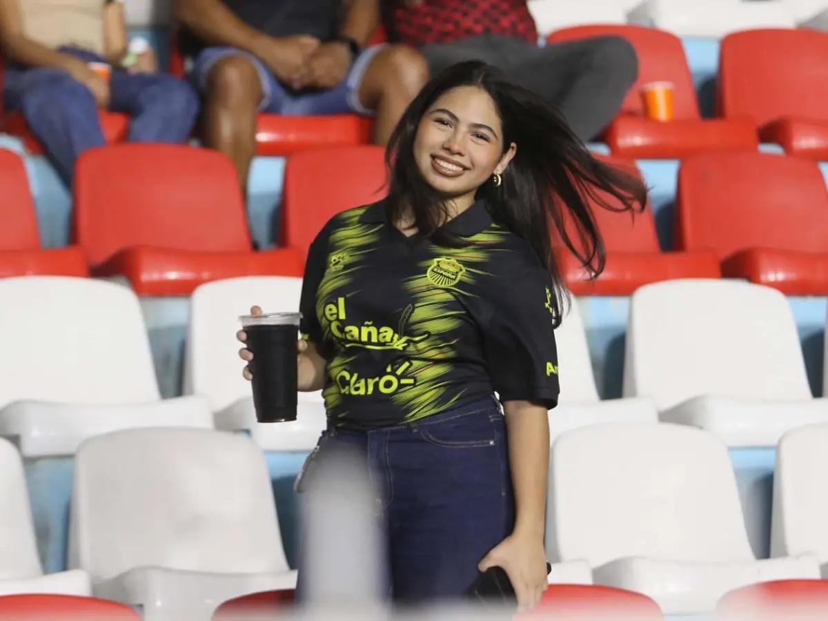 Motivo del enojo de Campos, infiltrado y Laura Meza ¿Con camisa de Olimpia?