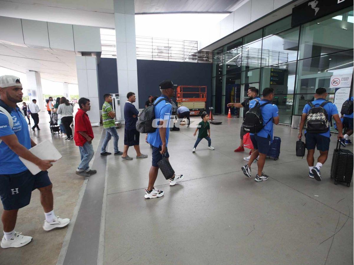 Rostros nuevos: Selección de Honduras voló a Islas Caimán para encarar la tercera jornada de la Eliminatoria Mundialista