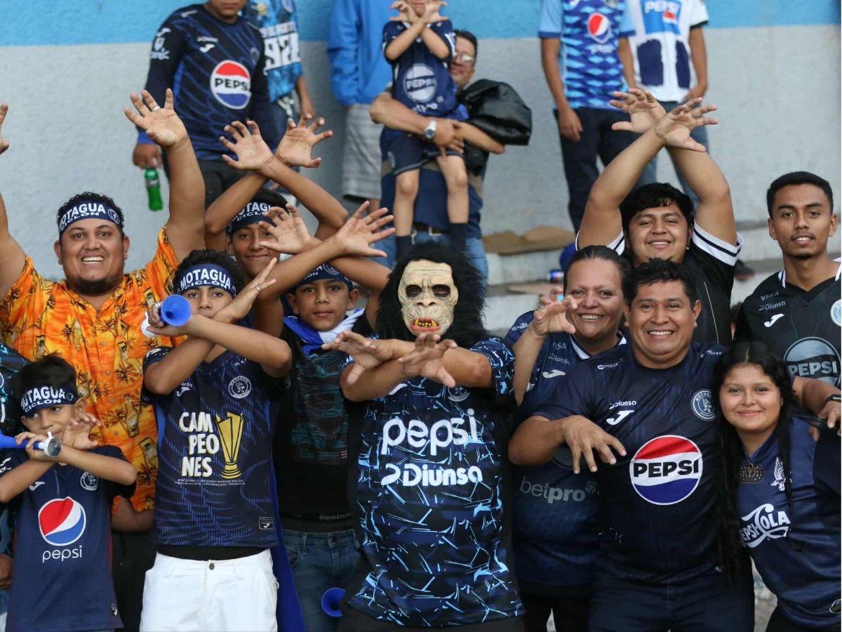 Marea Azul en el Nacional, infiltrados de Costa Rica, preciosa del Motagua captada y enmascarado sorprende