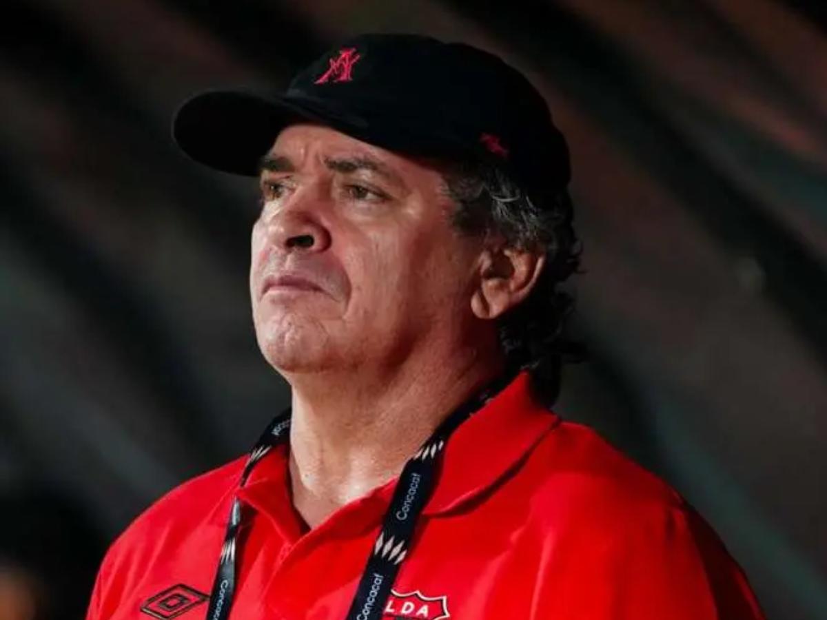 Alajuelense la pasa mal en Costa Rica y confirman el futuro de Óscar 'Machillo' Ramírez: Nuestro técnico se llama...