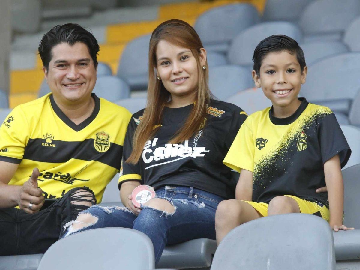 Los invitados especiales de Real España, captan hermosa luna, la pareja enamorada y Buba López fue sorprendido