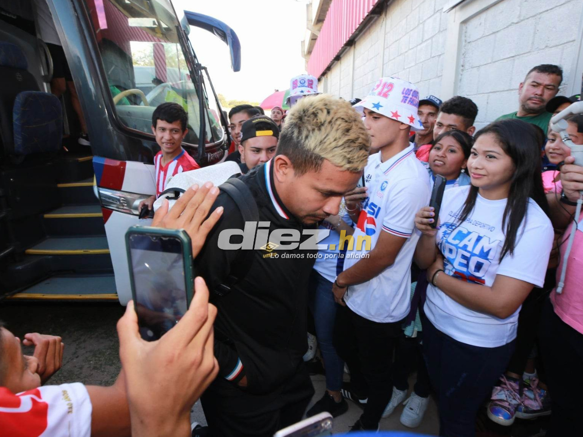 Fiesta para el campeón: locura por Pedro Troglio, ambientazo tricolor y ovación a los nuevos fichajes de Olimpia