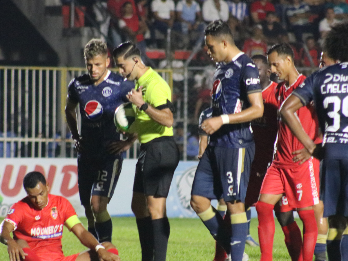¡Real Sociedad hace la hombrada con un jugador menos y saca empate de oro ante Motagua en Tocoa!