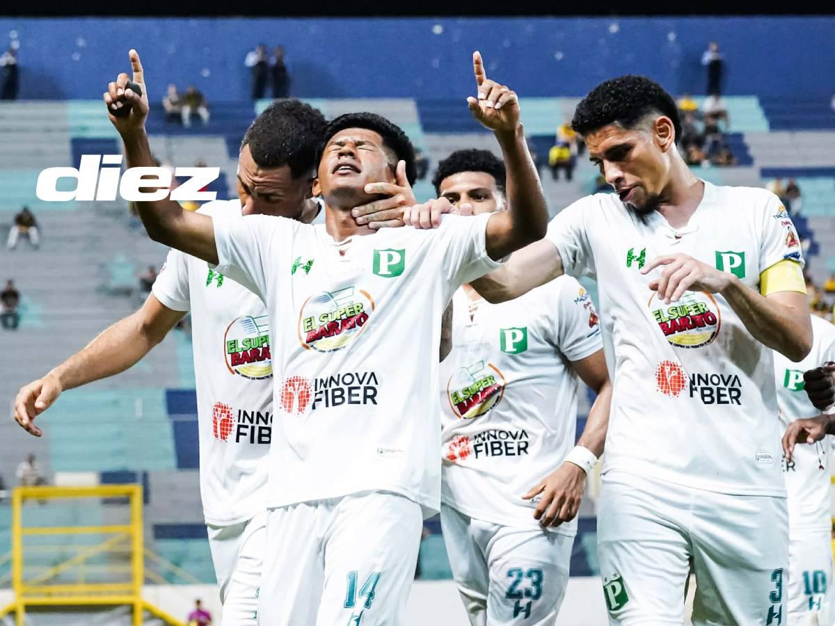 Lalo Urbina celebrando su gol en el encuentro contra Real España.